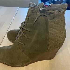 MIA Wedge Quilted Bootie Army Green Sz 9.5